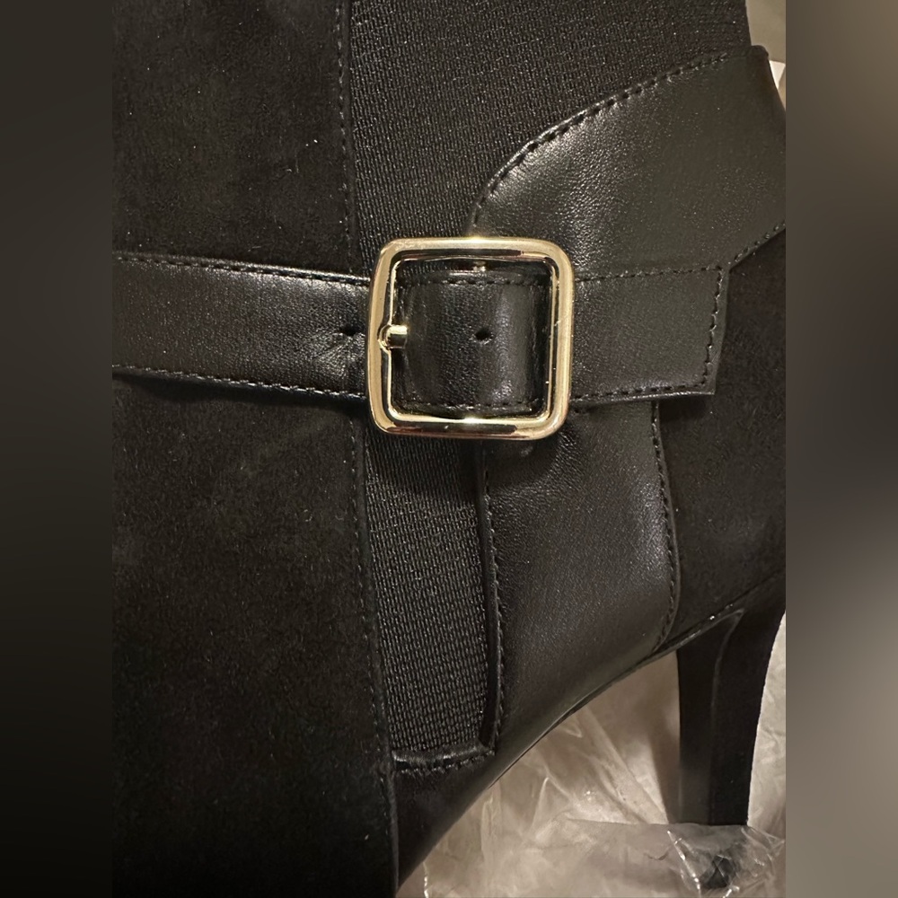 NEW Marc Fisher Suede Booties - 9.5 - Picture 6 of 7